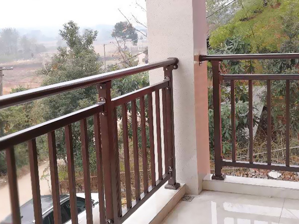 陽臺圍欄用什么材質比較好？