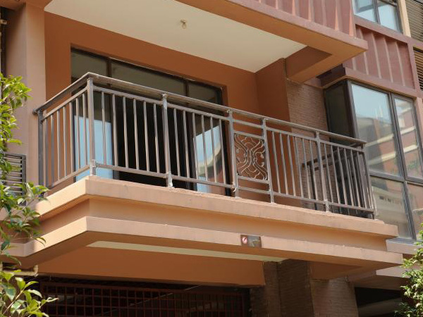 陽臺護(hù)欄材質(zhì)可以分多少種？