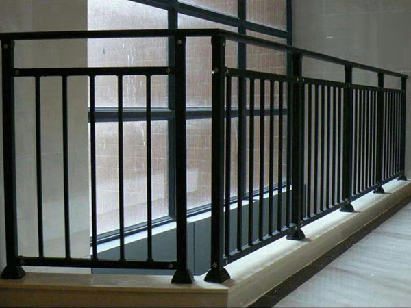 陽(yáng)臺(tái)護(hù)欄風(fēng)格種類(lèi)分類(lèi)大全
