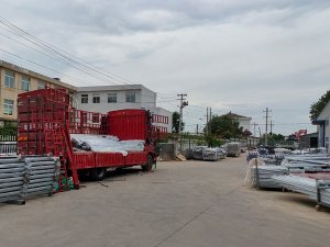 金用護(hù)欄2020年8月7日陽(yáng)臺(tái)玻璃護(hù)欄裝車(chē)發(fā)貨！