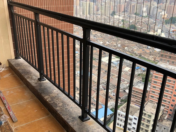 陽臺護(hù)欄安裝方法步驟