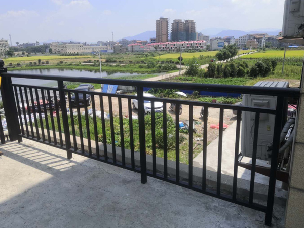 陽臺欄桿定制提前多久最合適？