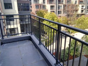 鋅鋼陽臺護欄廠家怎么選，這三點很重要！