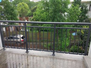 如何挑選一家好的陽臺護欄廠家？這樣挑最靠譜！