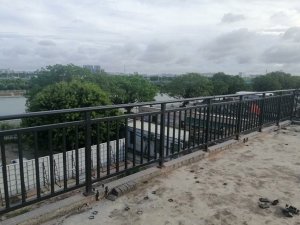 推薦2款陽(yáng)臺(tái)護(hù)欄，定制價(jià)格不到60元一米！