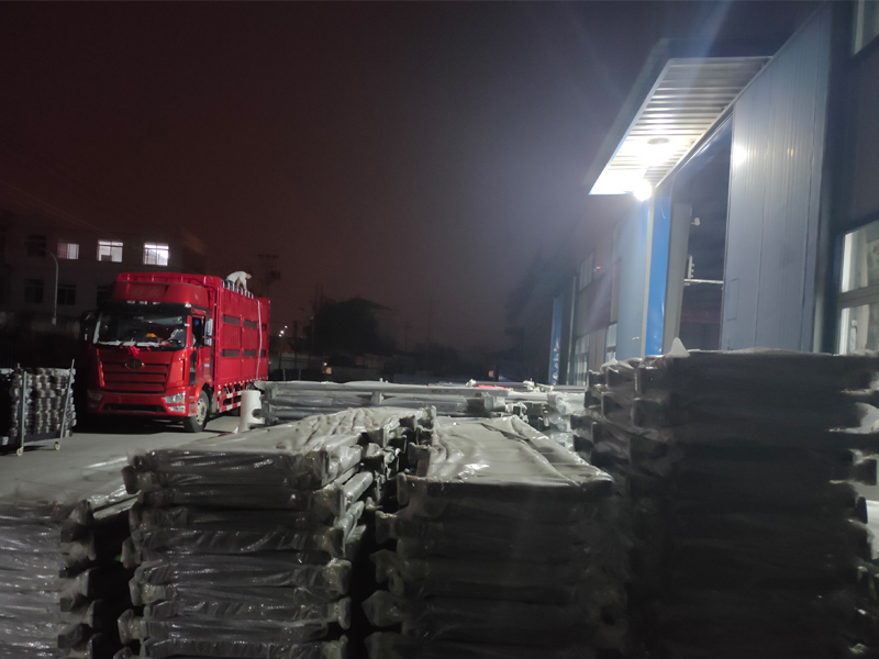 金用護欄2020年10月27日鋅鋼百葉窗發貨！