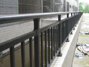 鋅鋼護欄多少錢一平方米？