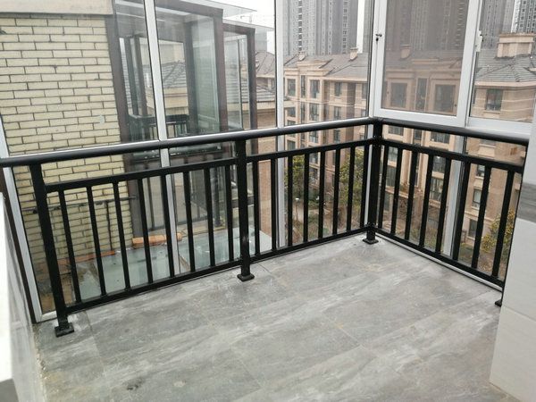 辨別鋅鋼護欄表面處理優(yōu)劣的方法有哪些？