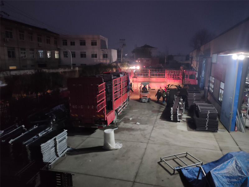 金用護(hù)欄2020年12月8日鋅鋼百葉窗發(fā)貨！