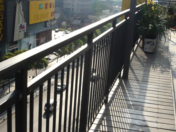 鋅鋼護欄好還是不銹鋼護欄好？