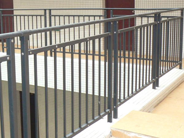 鋅鋼護(hù)欄一般多少錢？