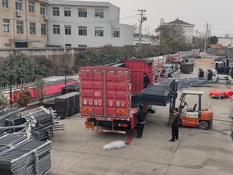 金用護欄2020年12月14日鋁合金百葉窗發貨！