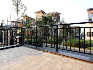 陽臺護(hù)欄什么材質(zhì)做的最耐用？