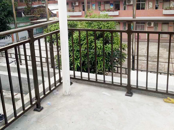 陽臺護欄用什么材料好？