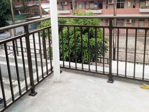 陽臺護(hù)欄用什么材料好？