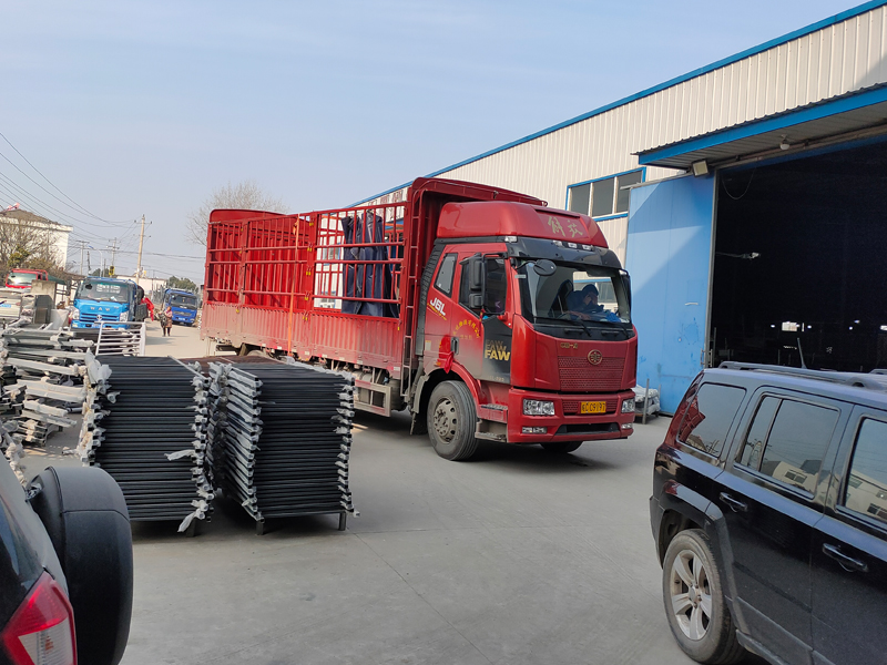 金用護欄2020年12月25日鋅鋼百葉窗發貨！