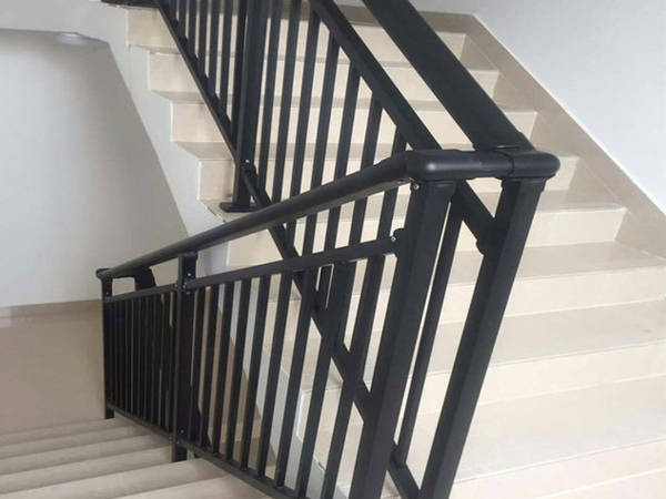 樓梯扶手如何選？