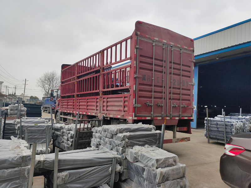 金用護欄2021年3月12日鋁合金百葉窗發貨！