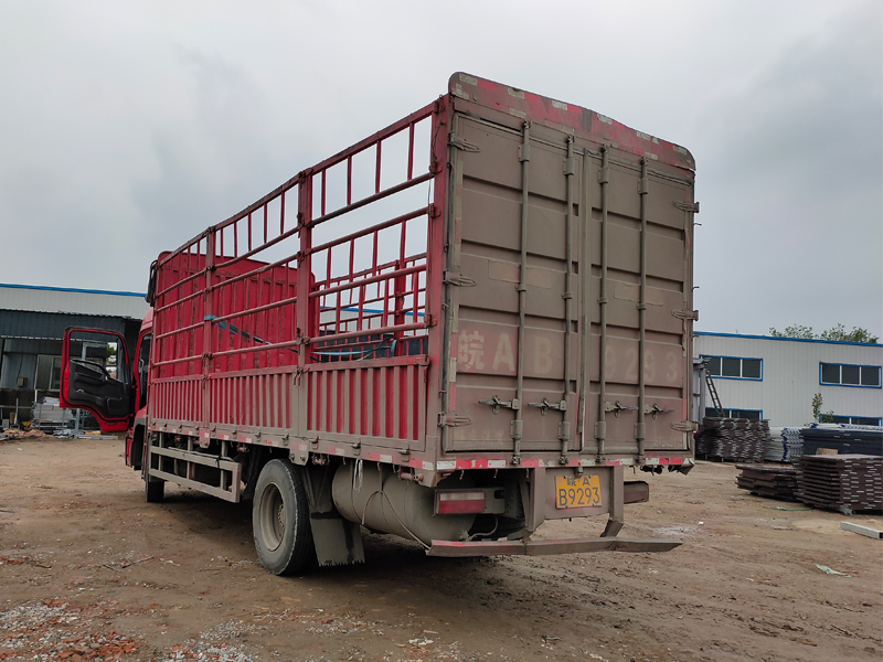 金用護欄2021年4月21日鋅鋼連廊欄桿發貨！