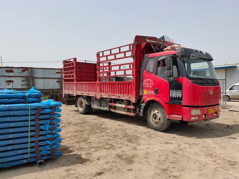 金用護欄2021年4月29日鋅鋼連廊護欄發貨！