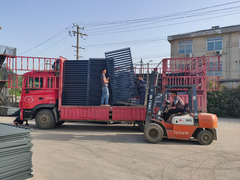 金用護(hù)欄2021年4月30日鋅鋼百葉窗發(fā)貨！