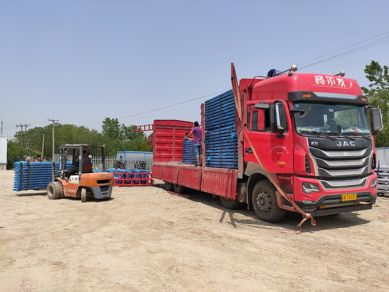 金用護欄2021年4月30日鋅鋼連廊欄桿發貨！