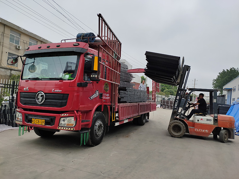 金用護欄2021年5月11日鋅鋼百葉窗發(fā)貨！