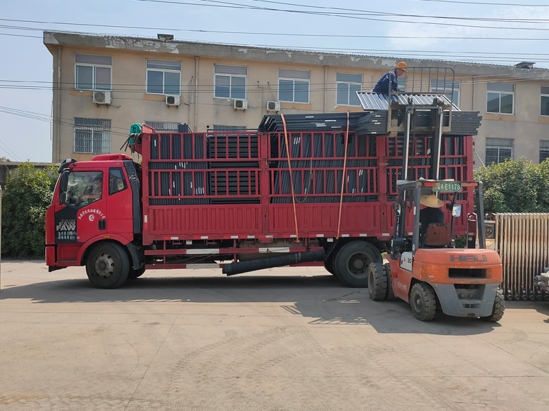 金用護(hù)欄2021年5月31日鋅鋼百葉窗發(fā)貨！