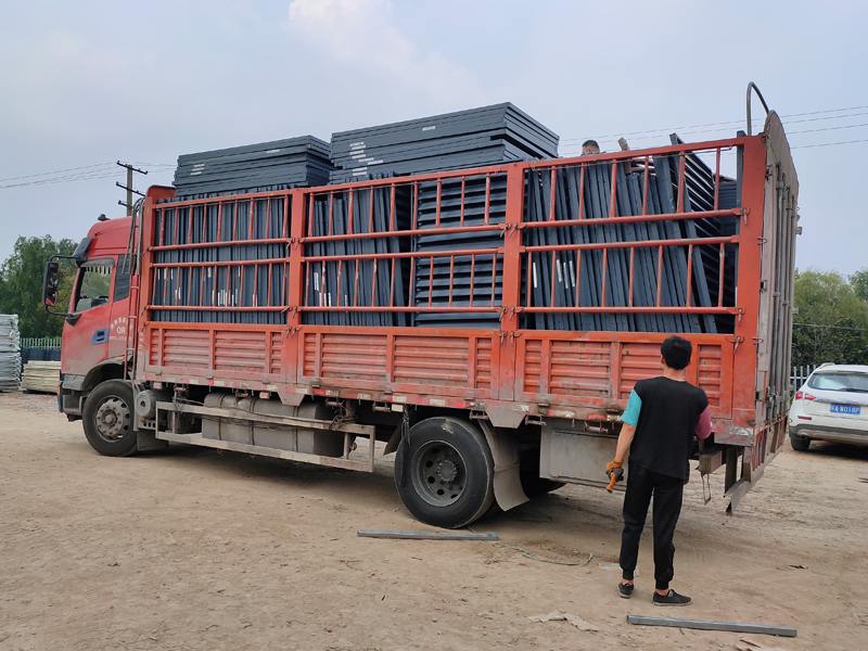 金用護(hù)欄2021年6月3日鋅鋼百葉窗發(fā)貨！