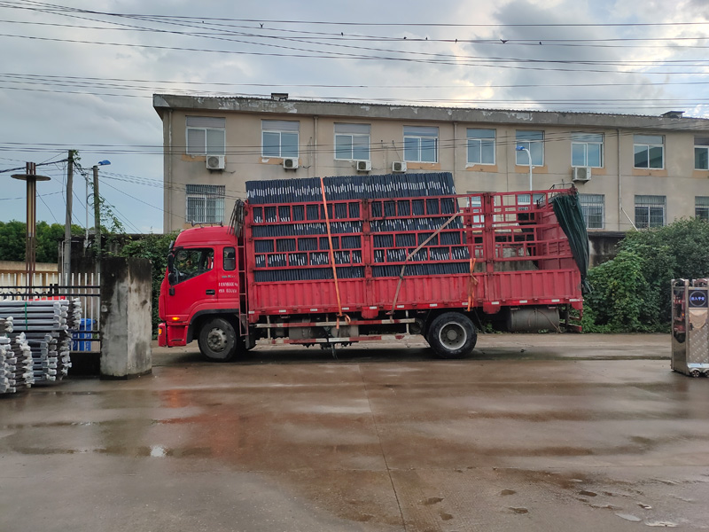 金用護欄2021年8月20日鋅鋼百葉窗發貨！