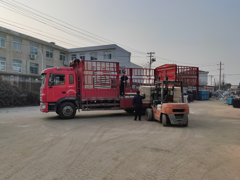 金用護欄2022年1月19日鋅鋼百葉窗裝車發貨！