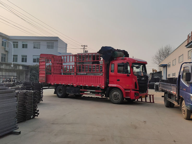 金用護欄2022年2月25日鋅鋼陽臺護欄裝車發貨！