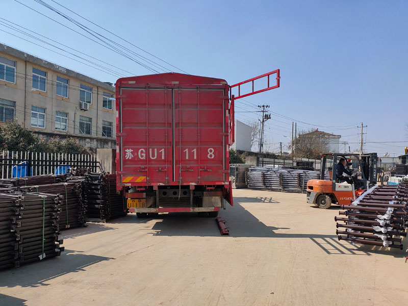 金用護(hù)欄2022年2月25日陽(yáng)臺(tái)玻璃欄桿裝車發(fā)貨！