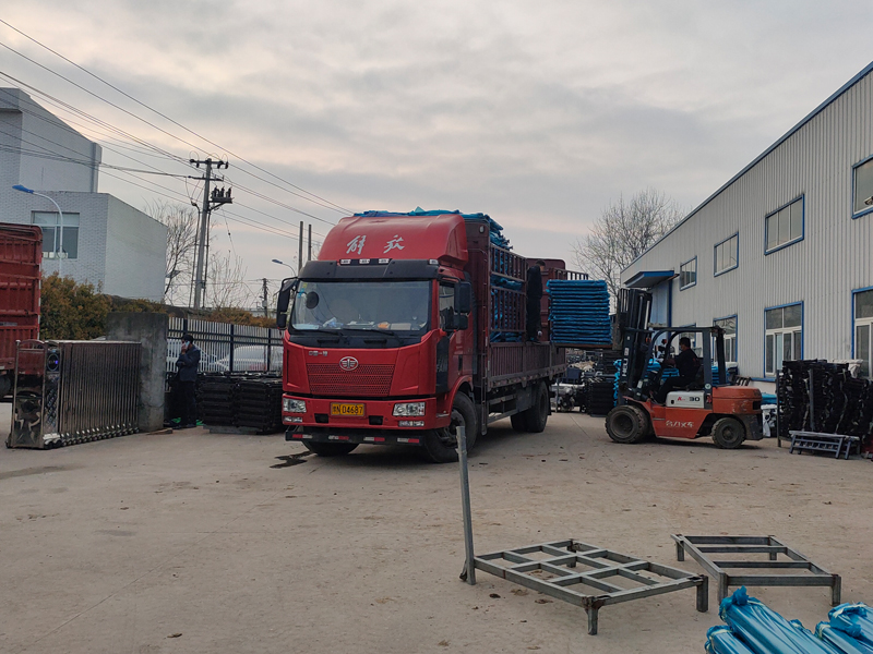 金用護(hù)欄2022年3月21日鋅鋼陽(yáng)臺(tái)欄桿裝車發(fā)貨！