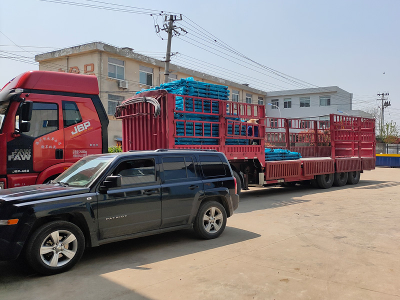 金用護欄2022年4月7日鋅鋼陽臺護欄裝車發貨！