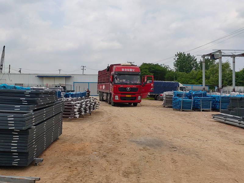 金用護欄2022年5月20日鋅鋼百葉窗裝車發貨！