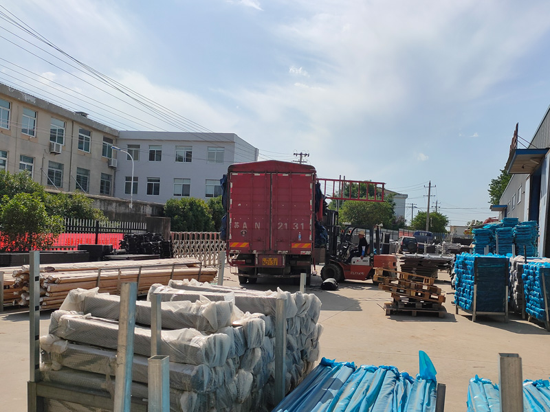 金用護欄2022年6月13日鋅鋼百葉窗裝車發(fā)貨！