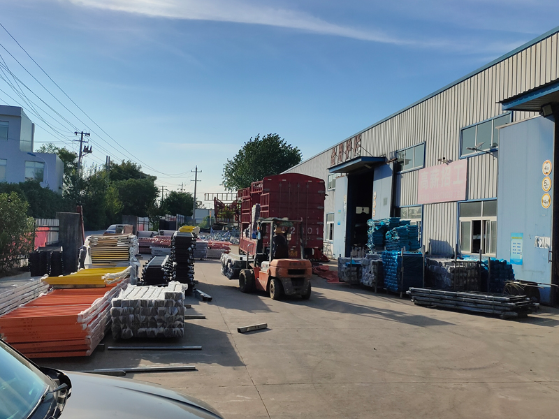 金用護(hù)欄2022年8月6日鋅鋼組裝式欄桿裝車(chē)發(fā)貨！