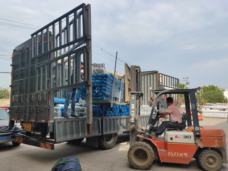 金用護欄2022年8月17日鋅鋼組裝護欄裝車發貨！