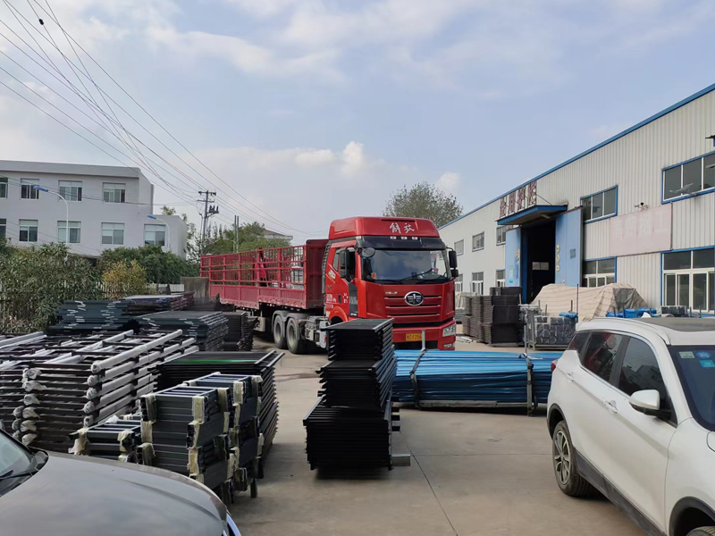 金用護欄2022年11月4日鋅鋼組裝護欄裝車發(fā)貨！