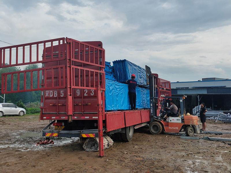 2023年7月21日鋅鋼陽臺護欄裝車發貨！