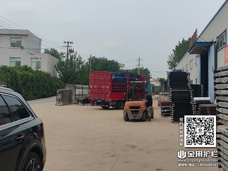 2023年8月28日鋅鋼百葉窗裝車發貨！