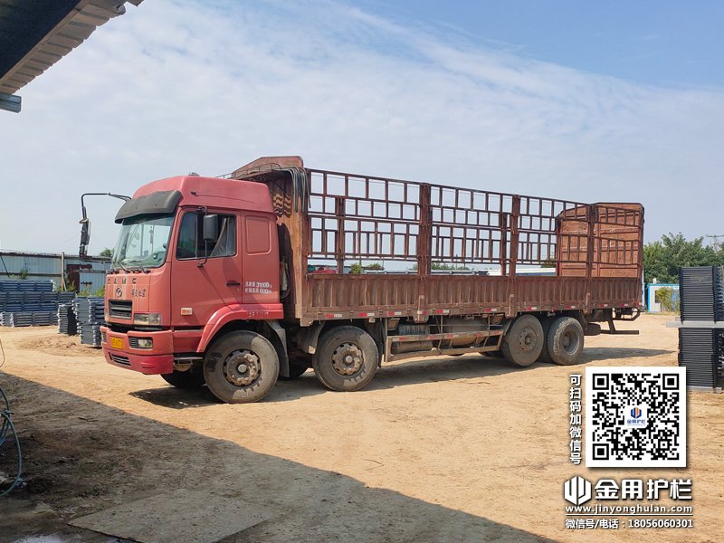 2023年9月18日鋅鋼飄窗欄桿裝車發(fā)貨！