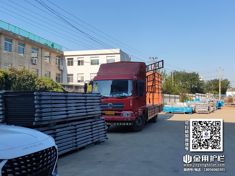 2023年10月23日鋅鋼百葉窗裝車發貨！