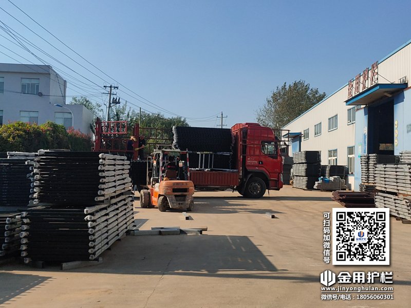 2023年10月27日鋅鋼圍墻護欄裝車發貨！