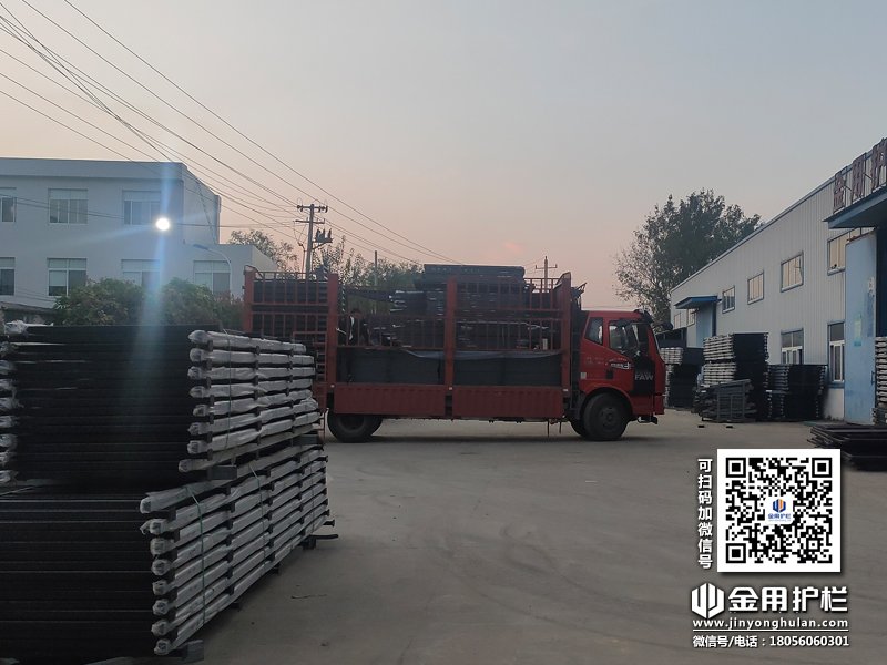 2023年10月30日鋅鋼圍墻護欄裝車發貨！