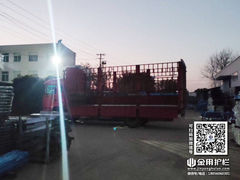 2023年11月27日鋅鋼圍墻護欄裝車發(fā)貨！