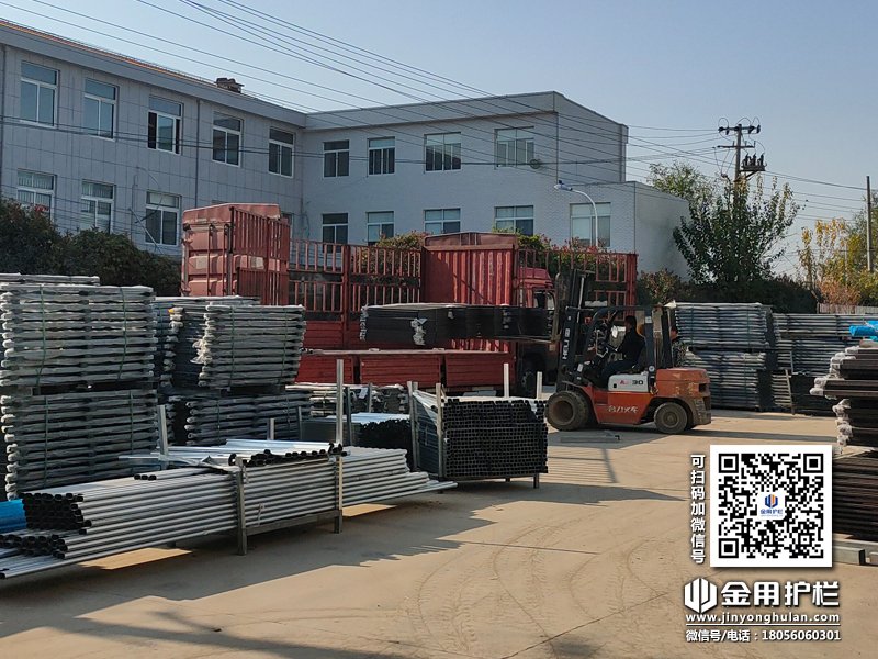 2023年11月30日鋅鋼護(hù)窗欄桿裝車發(fā)貨！