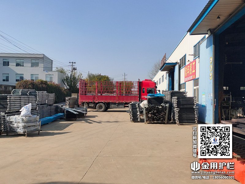 2023年12月2日鋅鋼護窗欄桿裝車發(fā)貨！