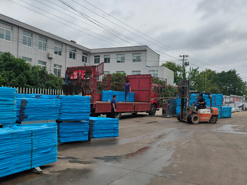 2024年7月27日鋅鋼陽臺(tái)欄桿裝車發(fā)貨！